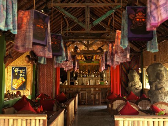 Tugu Lombok:  Lara Djonggrang Bar