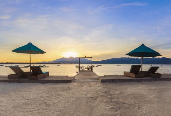 Vila Ombak à Gili: Jetty at sunset