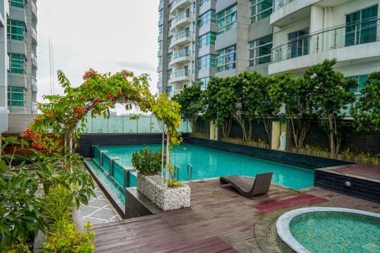 Cambridge Hotel Medan:  Swimming pool