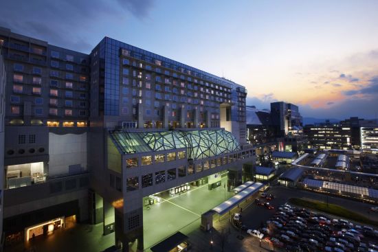 Hotel Granvia Kyoto:  View from outside
