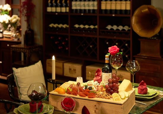 Burasari Heritage à Luang Prabang:  RedRose Wine Bar