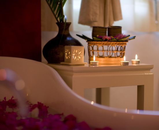 Homm Souvannaphoum Luang Prabang:  Candlelight in the Bathroom