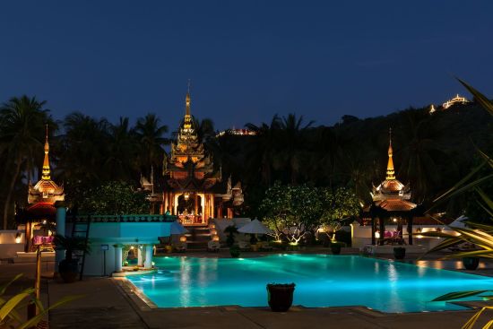 Mercure Mandalay Hill Resort:  Pool