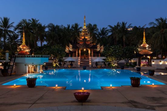 Mercure Mandalay Hill Resort:  Pool