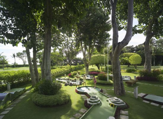 Shangri-La's Mactan Resort & Spa in Cebu:  Mini- Golf