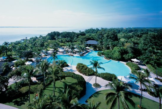 Shangri-La's Mactan Resort & Spa in Cebu:  Swimming Pool