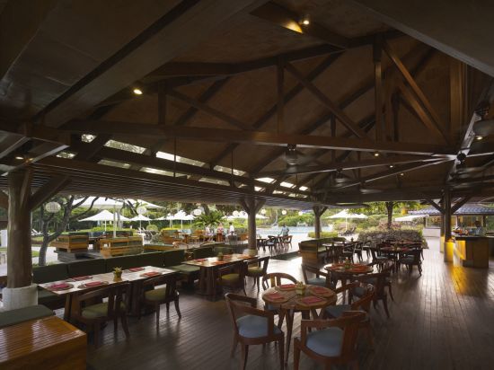 Shangri-La's Mactan Resort & Spa in Cebu:  Buko Bar