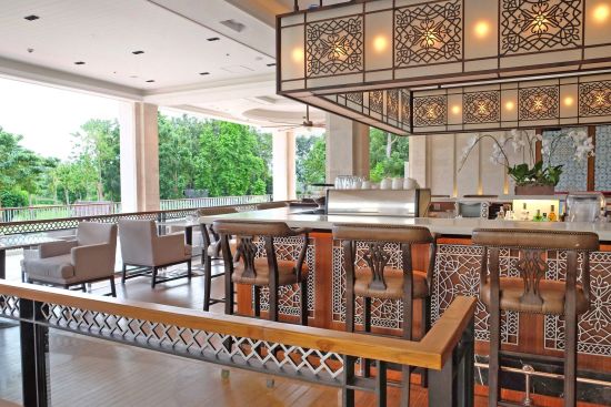 Shangri-La's Mactan Resort & Spa in Cebu:  Lobby Lounge