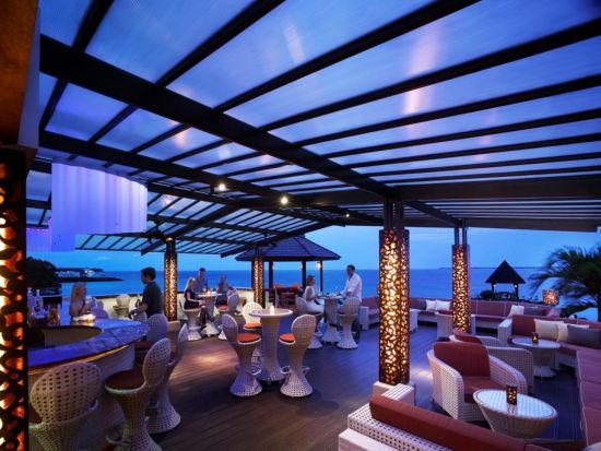 Shangri-La's Mactan Resort & Spa in Cebu:  Waves