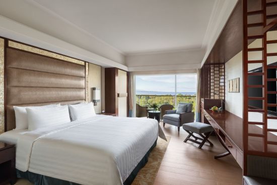 Shangri-La's Mactan Resort & Spa in Cebu:  Deluxe | King