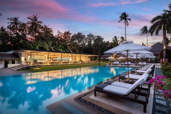 Atmosphere Resort à Negros:  Breeze restaurant & Pool