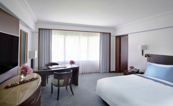 The Peninsula à Manille:  Premier Suite