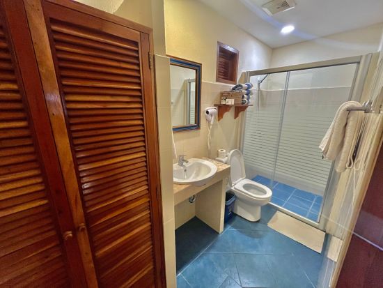 Coco Grove Beach Resort à Siquijor:  Standard | Palm Court | Bathroom