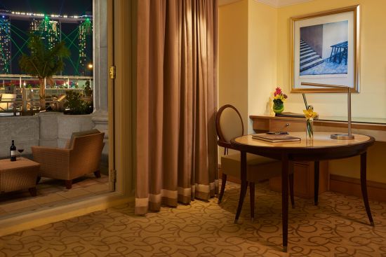 The Fullerton à Singapour:  Quay Room | Writing Desk