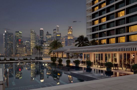 Mandarin Oriental in Singapur:  Swimming Pool by Night