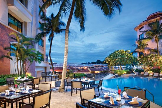 Paradox Singapore Merchant Court at Clarke Quay in Singapur:  Blue Potato