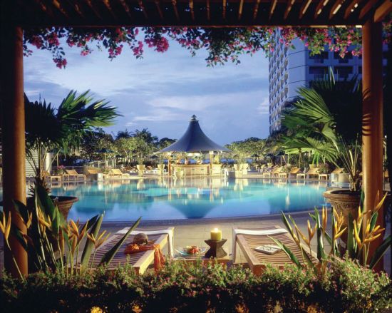 Swissotel The Stamford à Singapour:  Swimming Pool