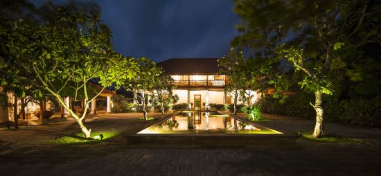 Uga Ulagalla à Anuradhapura:  MAIN BUILDING AT NIGHT