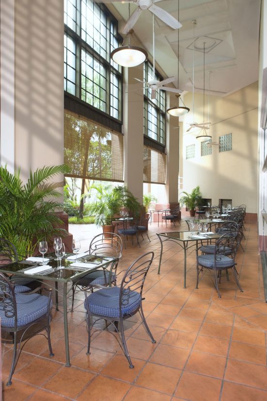 Paradox Singapore Merchant Court at Clarke Quay in Singapur:  Alfresco