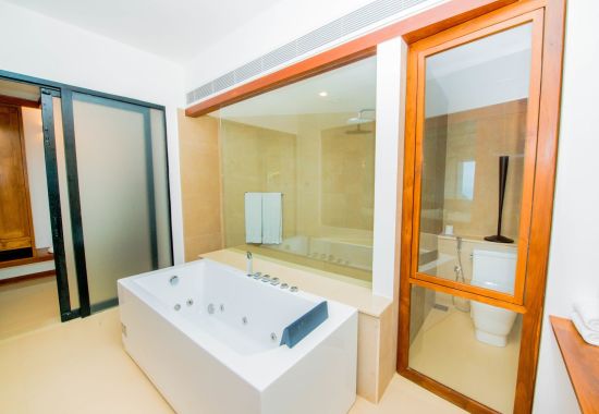 Goldi Sands à Negombo:  Junior Suite | Bathroom