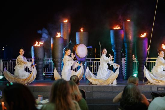 Anantara Riverside Bangkok Resort:  Sala Lakorn 