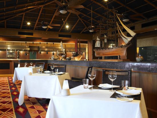 Anantara Riverside Bangkok Resort:  Trader Vic's Bar