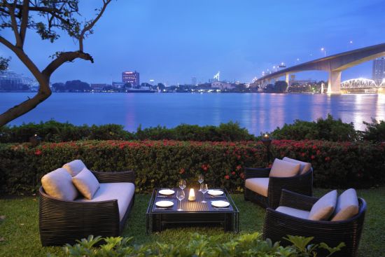 Anantara Riverside Bangkok Resort:  Trader Vic's Garden