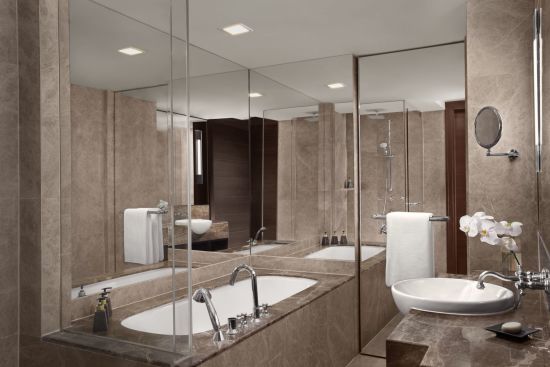 Anantara Riverside Bangkok Resort:  Deluxe | Bathroom