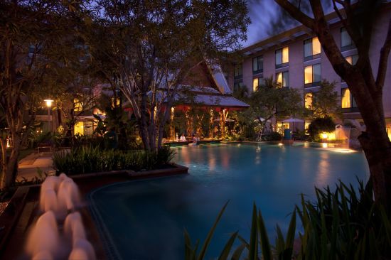 Hyatt Regency Bangkok Suvarnabhumi Airport:  Swimming Pool night shot