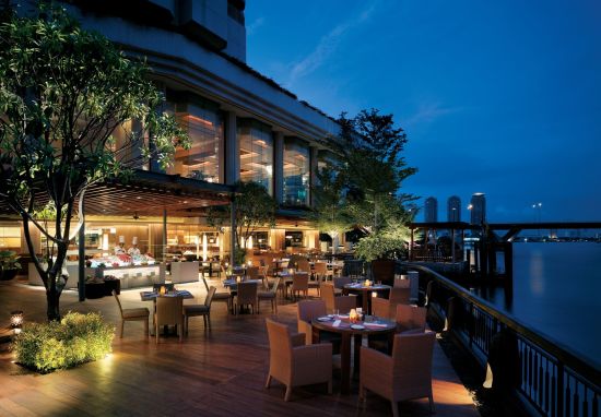 Shangri-La Bangkok:  NEXT2 Cafe outside terrace