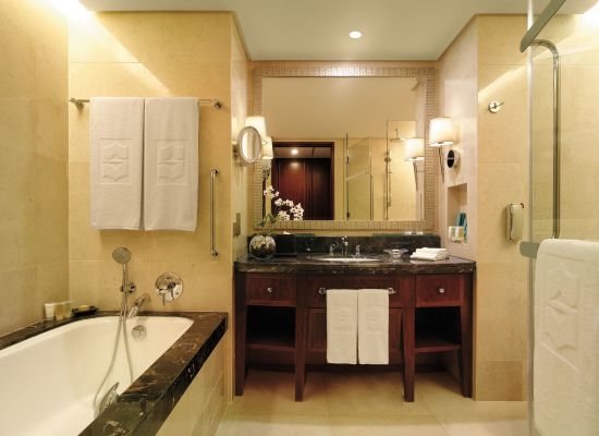 Shangri-La Bangkok:  Deluxe | Bathroom