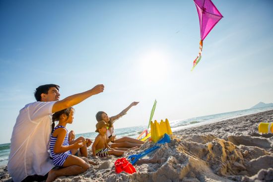 InterContinental Hua Hin Resort:  Playing Kite