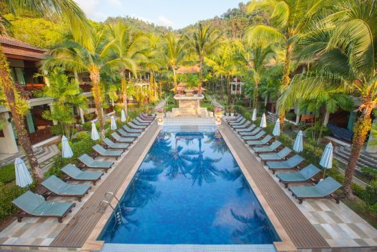 Khao Lak Bayfront Resort:  Building Deluxe with Pool