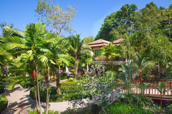 Khao Lak Bayfront Resort:  Walkway