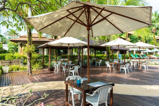 Khao Lak Bayfront Resort:  outside seating