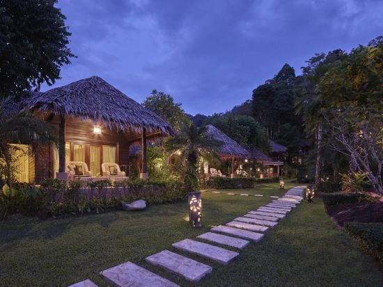 Khaolak Paradise Resort in Khao Lak:  Garden Walkway