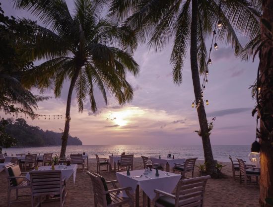 Khaolak Paradise Resort in Khao Lak:  Restaurant on the Beach
