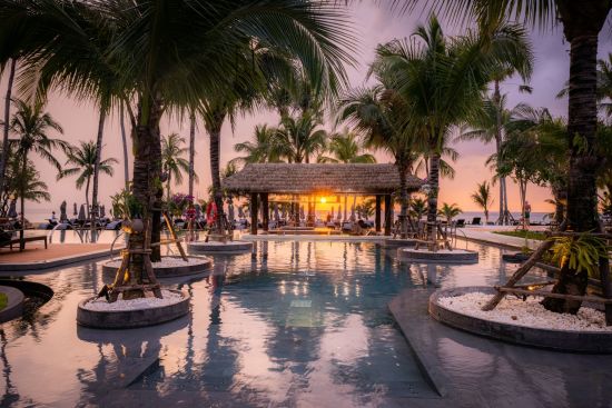 La Flora Khao Lak:  Main pool at dawn