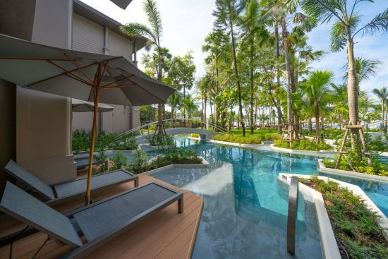 La Flora Khao Lak:  Seaside Pool Access