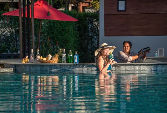 Ramada Resort by Wyndham Khao Lak:  Pool Bar