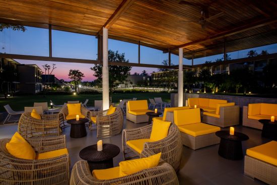 The Sands Khao Lak by Katathani:  Pineapple Bar