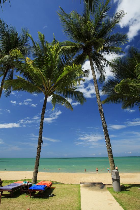 Khao Lak Bayfront Resort:  Beach