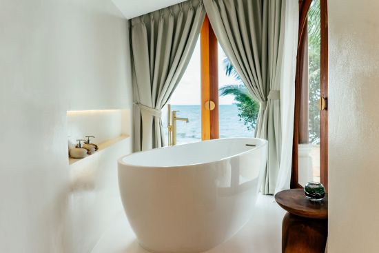 Zazen Boutique Resort & Spa in Ko Samui:  Beachfront Suite | Bathroom