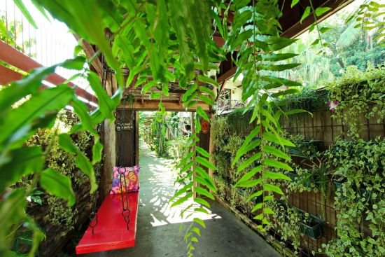 Shewe Wana Boutique Resort & Spa in Chiang Mai:  Walkway
