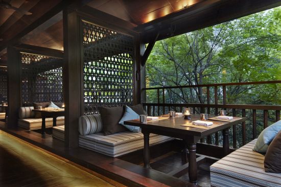 Anantara Chiang Mai Resort:  The Service 1921 Outside Seating