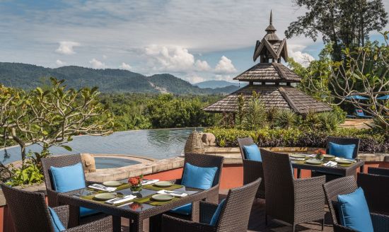 Anantara Golden Triangle Elephant Camp & Resort in Goldenes Dreieck:  Poolside Dining