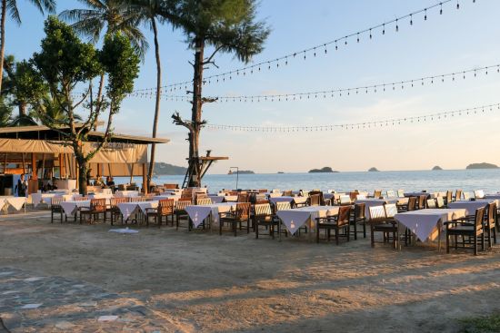 Koh Chang Paradise Resort & Spa à Ko Chang:  Restaurant & Beach Bar Paradise