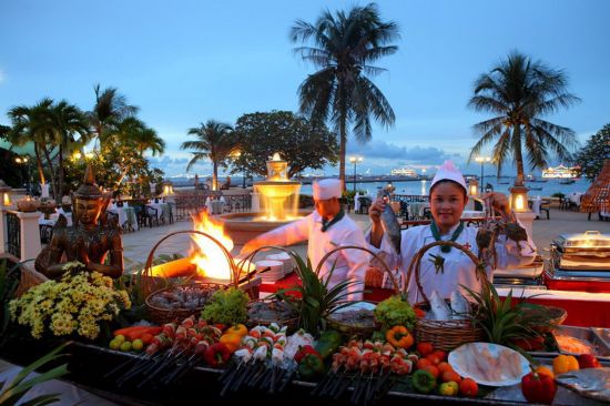 Siam Bayshore in Pattaya:  BBQ Bali Hai