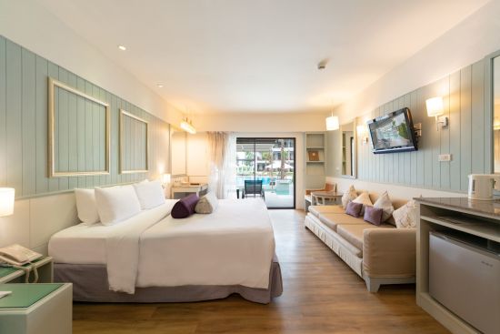 Katathani Phuket Beach Resort:  Pool Access (Bhuri Wing)
