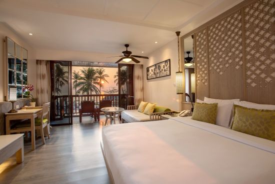 Katathani Phuket Beach Resort:  Junior Suite (Thani Wing)